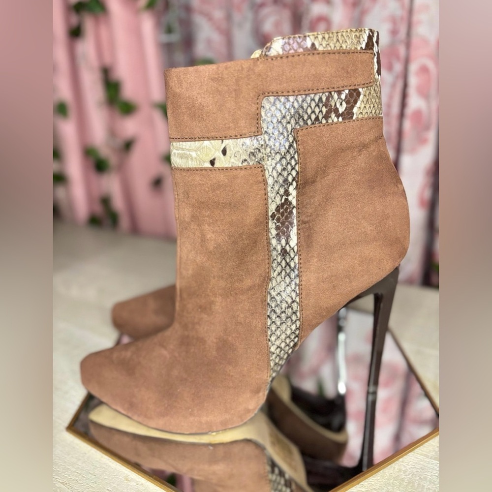 Izabella Rue Brown Suede Ankle Boots with Snakeskin Detail- Size 8